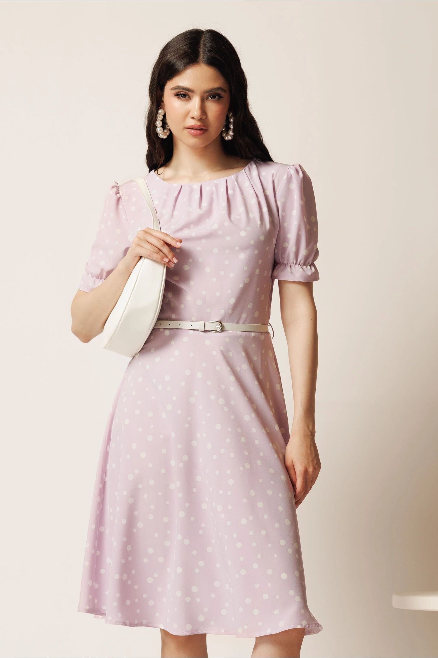  Rochie midi lila din viscoza in clos cu buline si curea in talie