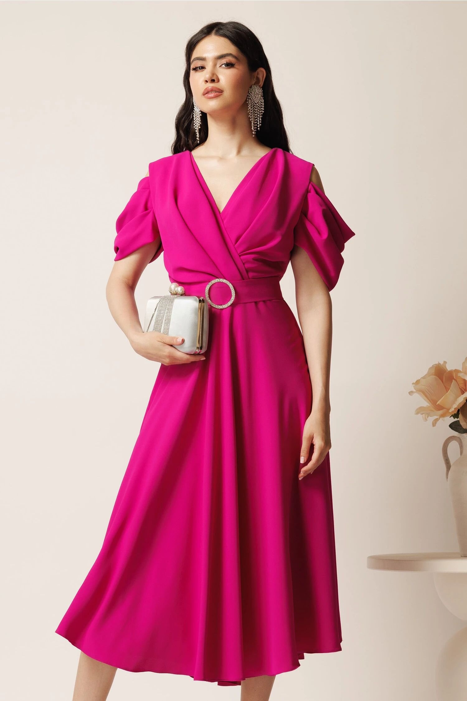  Rochie midi magenta din voal in clos cu decupaje la umeri si cordon in talie