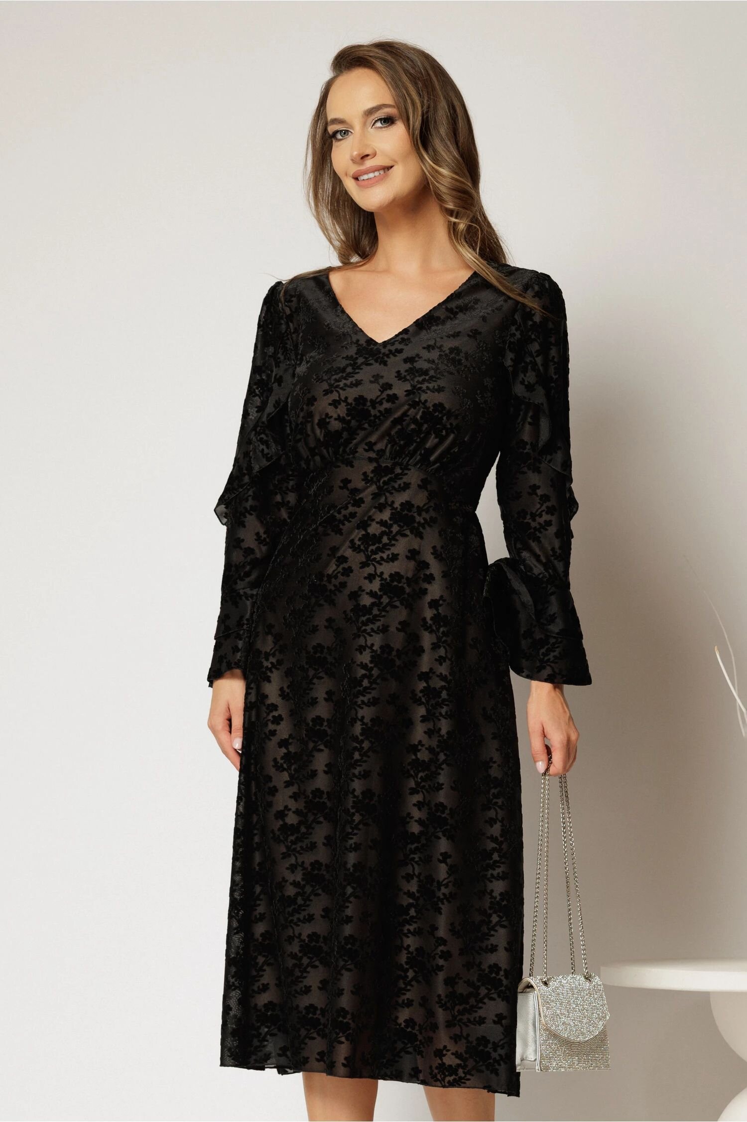  Rochie midi neagra de ocazie cu imprimeu de catifea si decolteu in V