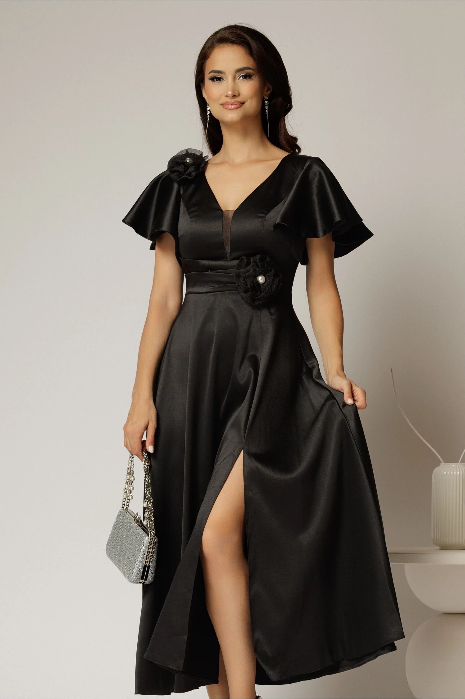  Rochie midi neagra de ocazie din tafta cu maneci evazate si decolteu adanc