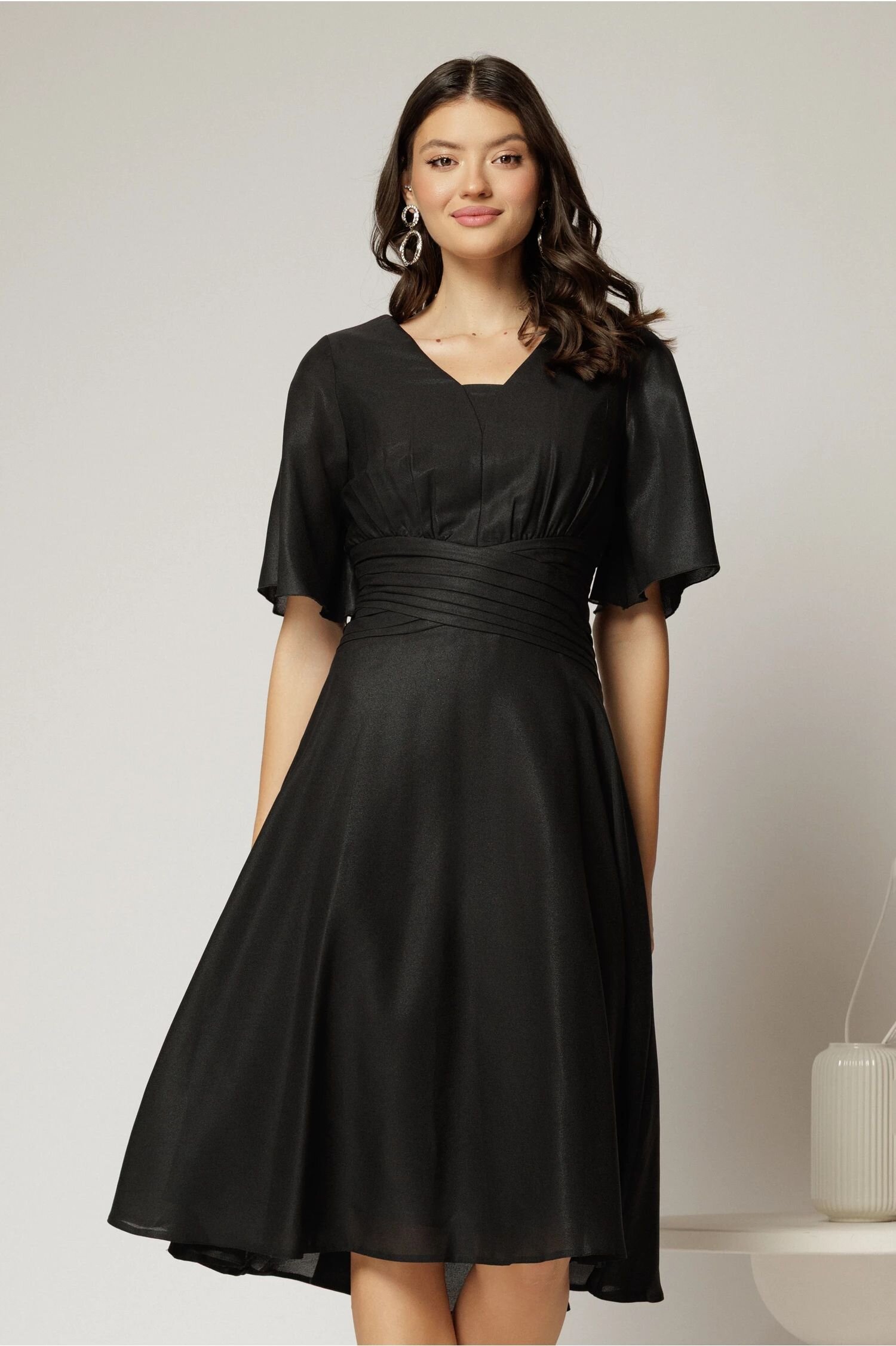  Rochie midi neagra de ocazie din voal cu sidef si decolteu in V
