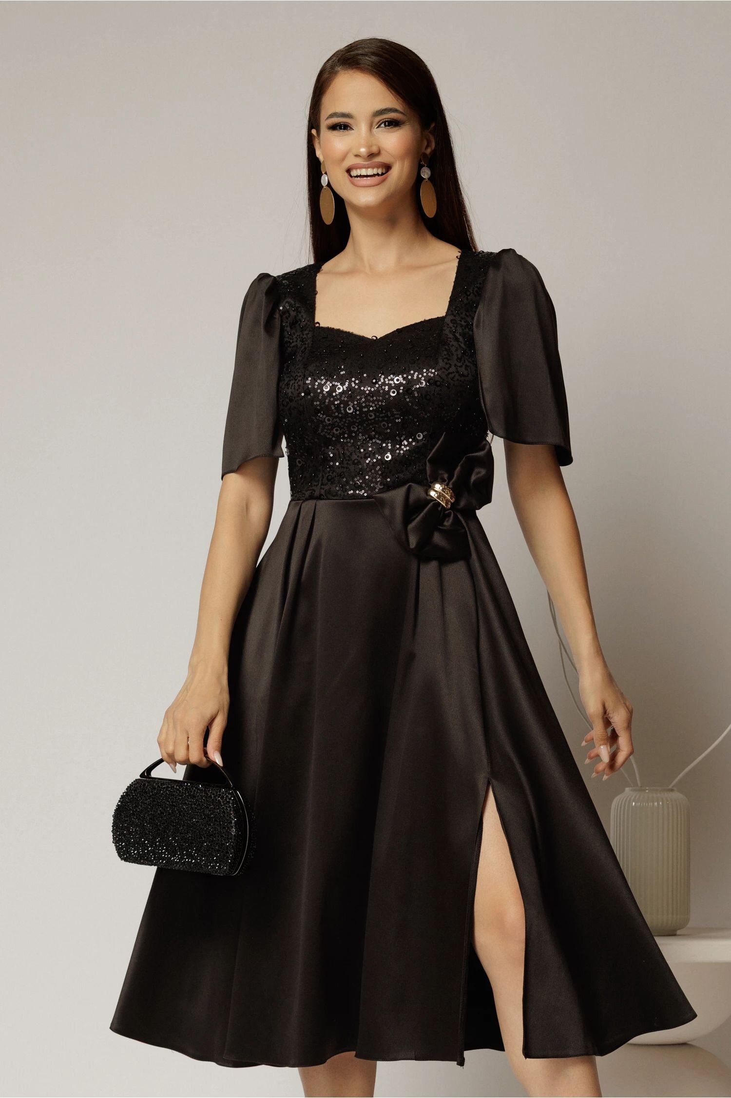  Rochie midi neagra din tafta si paiete cu funda ampla pe talie