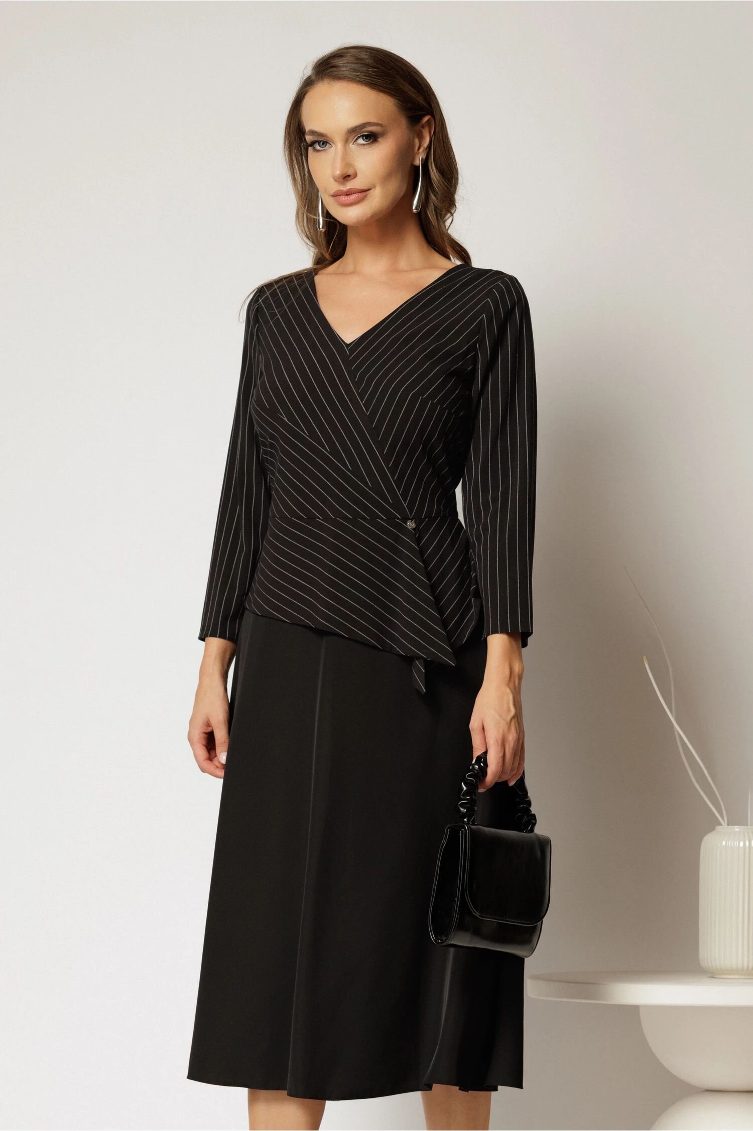  Rochie midi office neagra cu peplum si decolteu in V