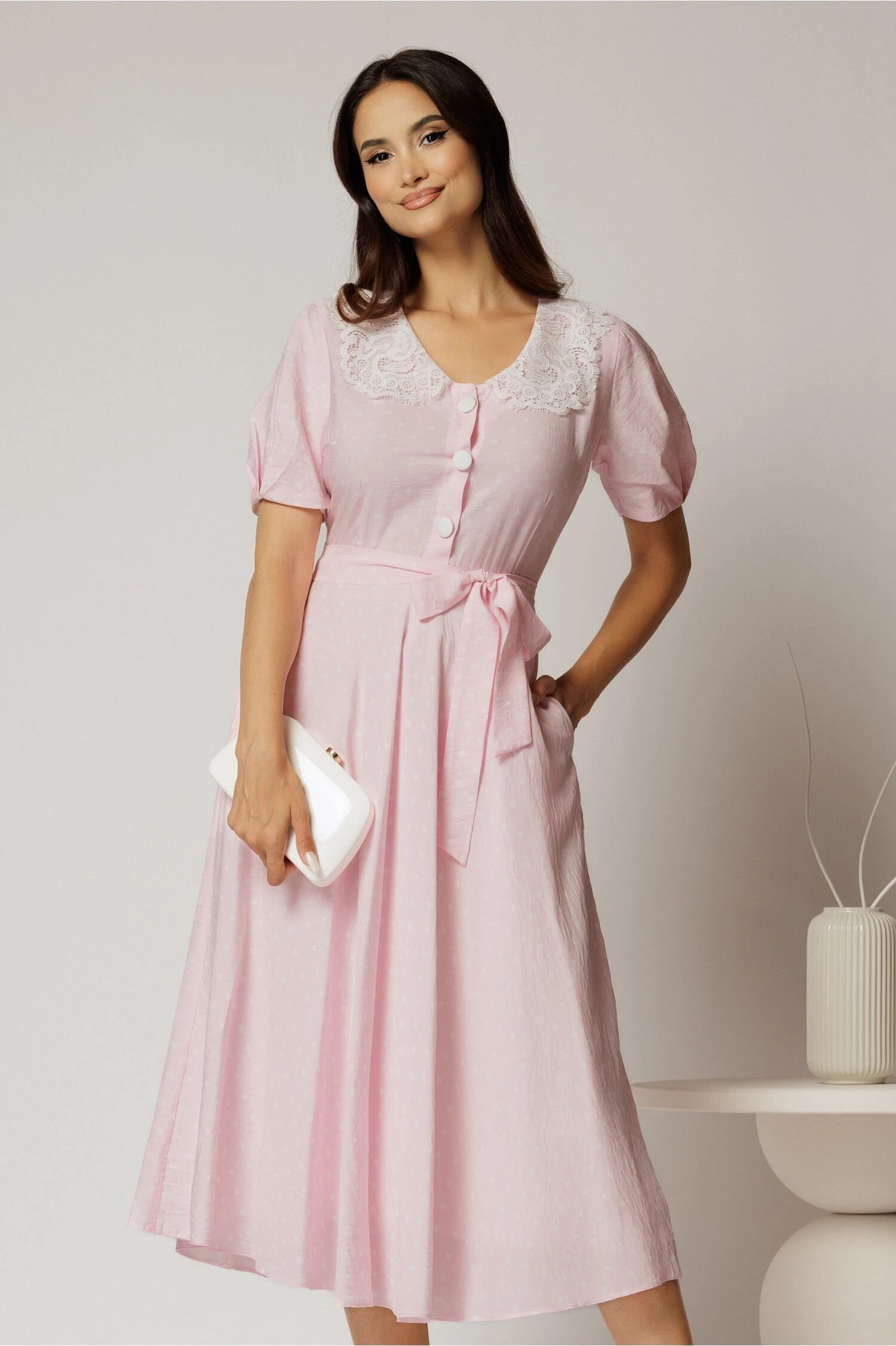  Rochie midi roz cu buline de zi si guler brodat