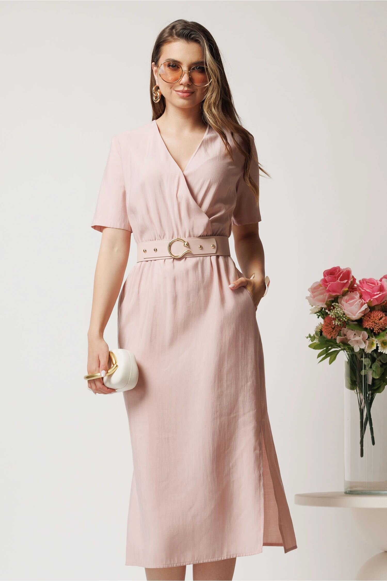  Rochie midi roz cu elastic si curea in talie