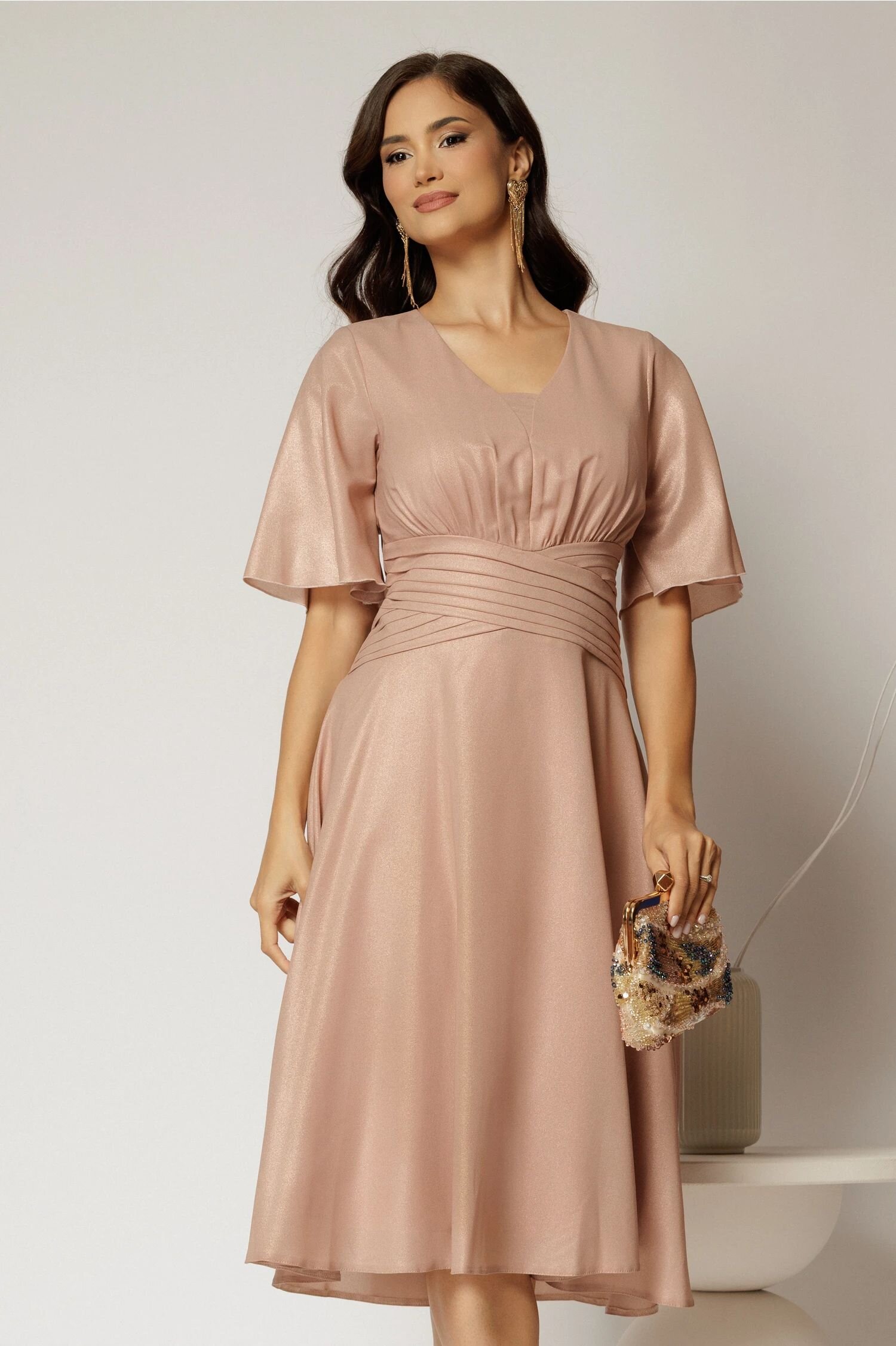  Rochie midi roz de ocazie din voal cu sidef si decolteu in V