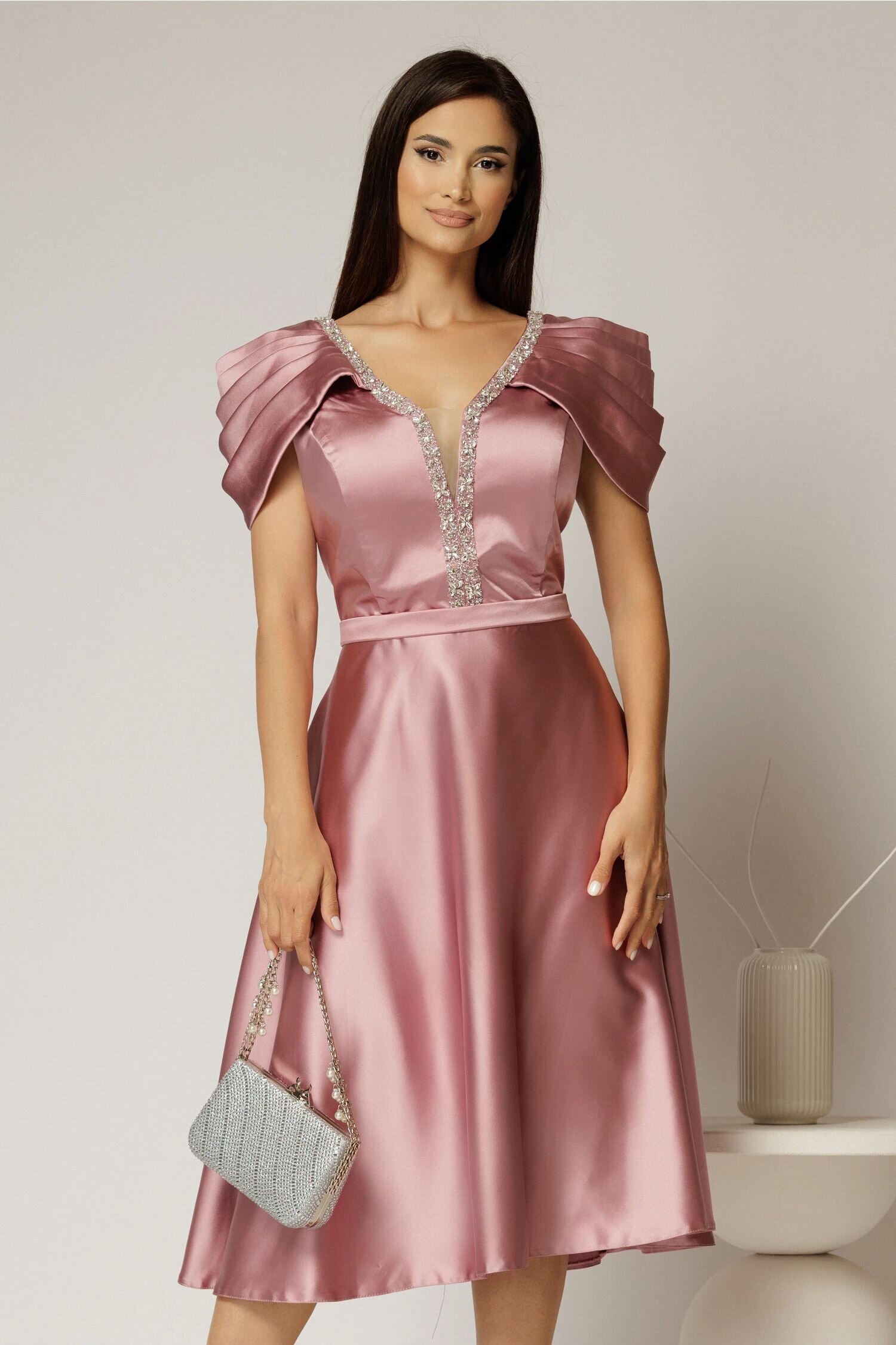  Rochie midi roz din tafta cu aplicatii la decolteu si pliuri la maneci