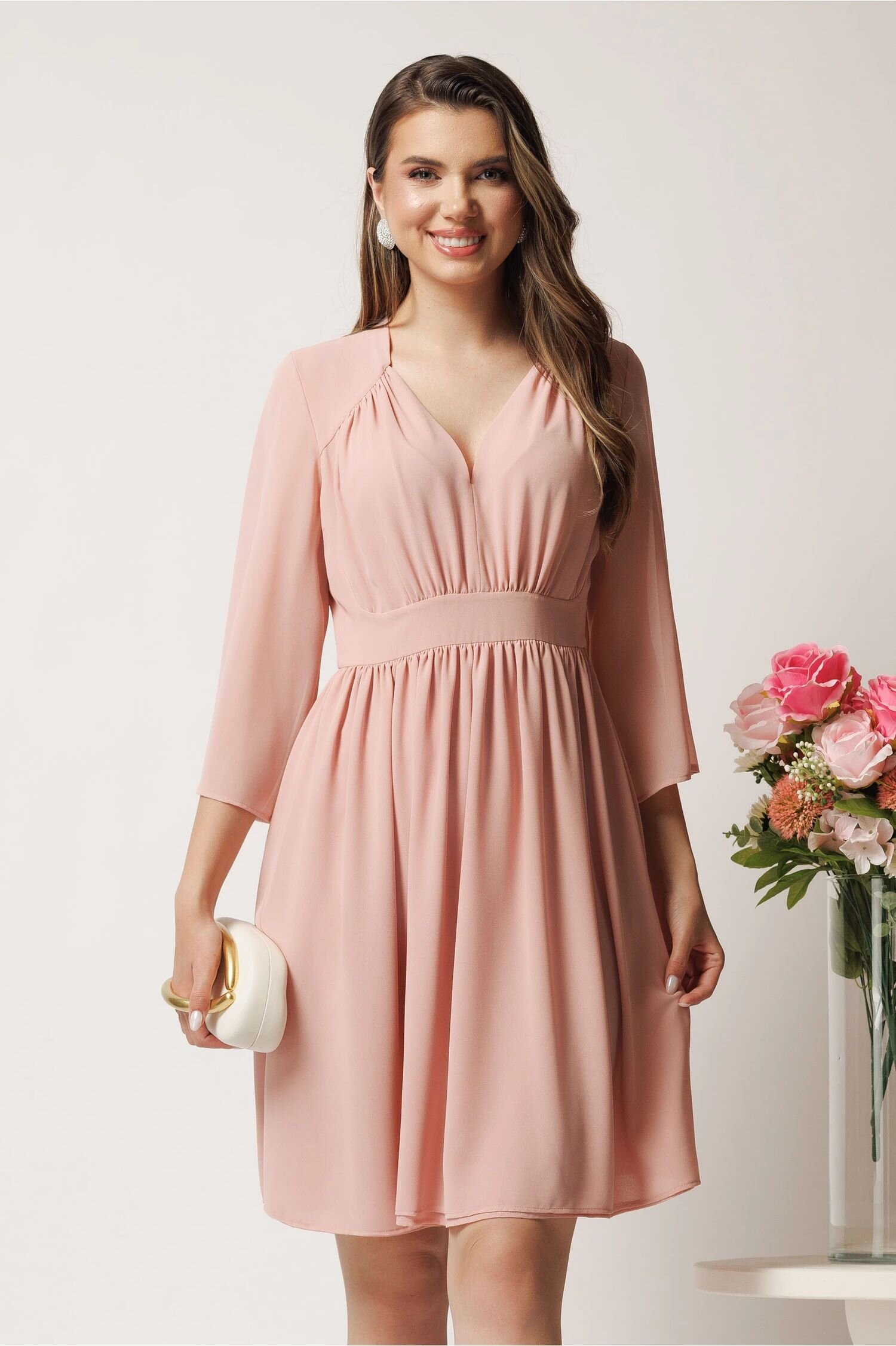  Rochie midi roz in clos din voal cu pliuri la bust