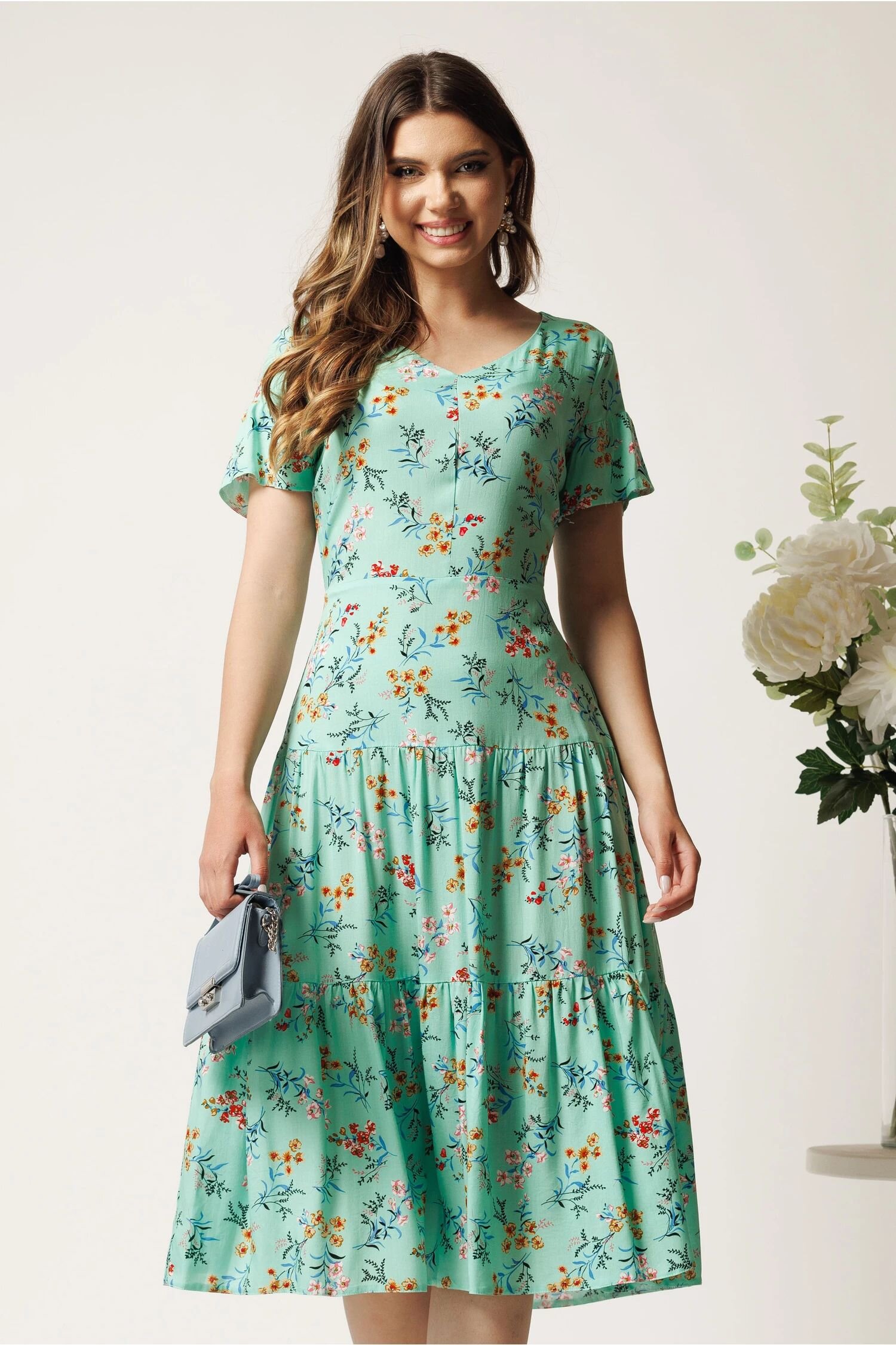  Rochie midi verde mint din viscoza cu imprimeuri florale
