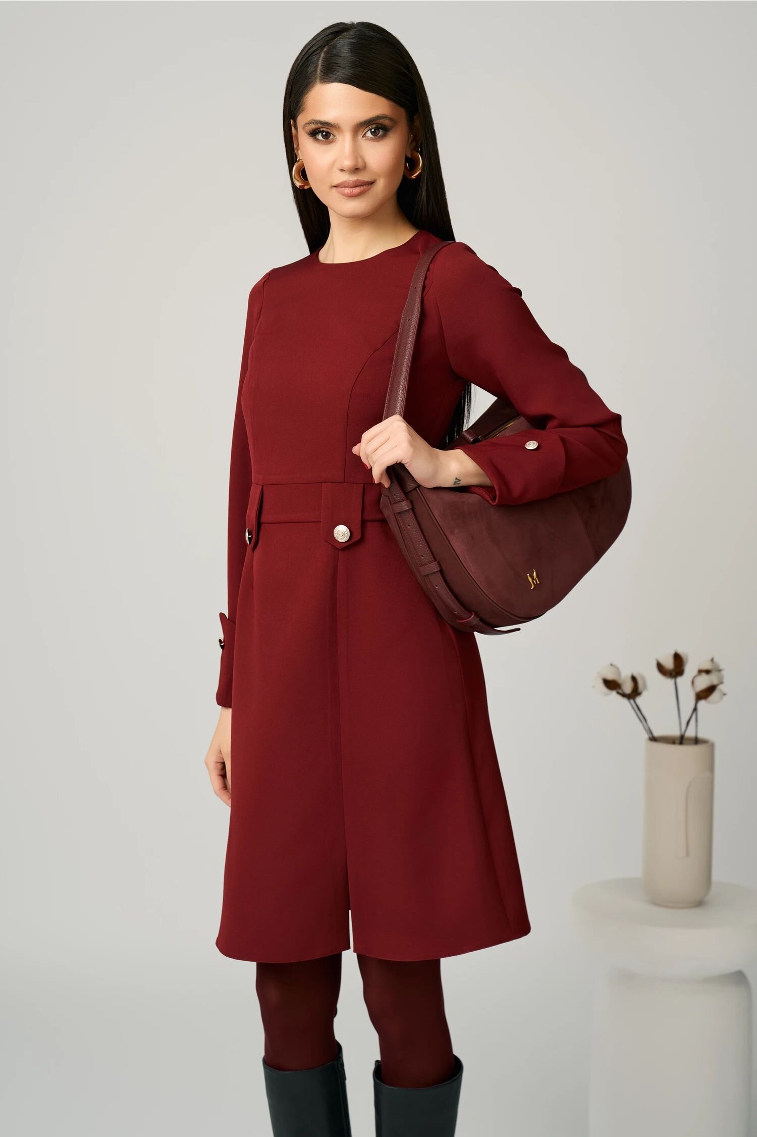  Rochie Moze office din stofa bordo cu nasturi in talie