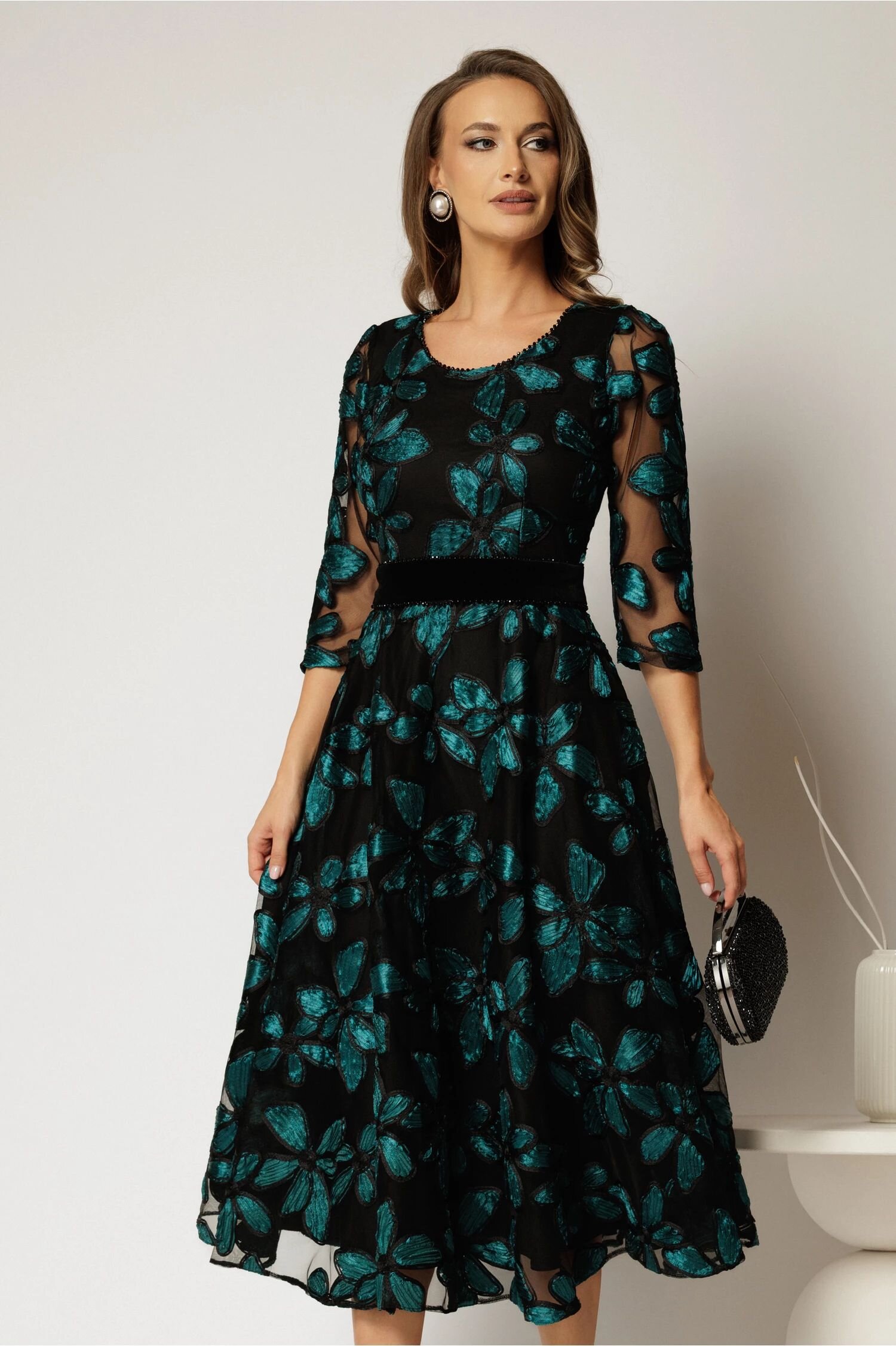  Rochie neagra cu imprimeu floral 3D turcoaz si cordon catifelat