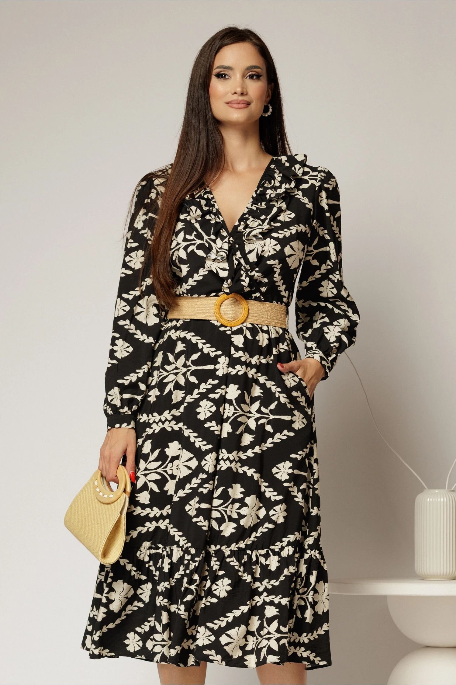  Rochie neagra din stofa cu imprimeu floral ivoar si curea in talie
