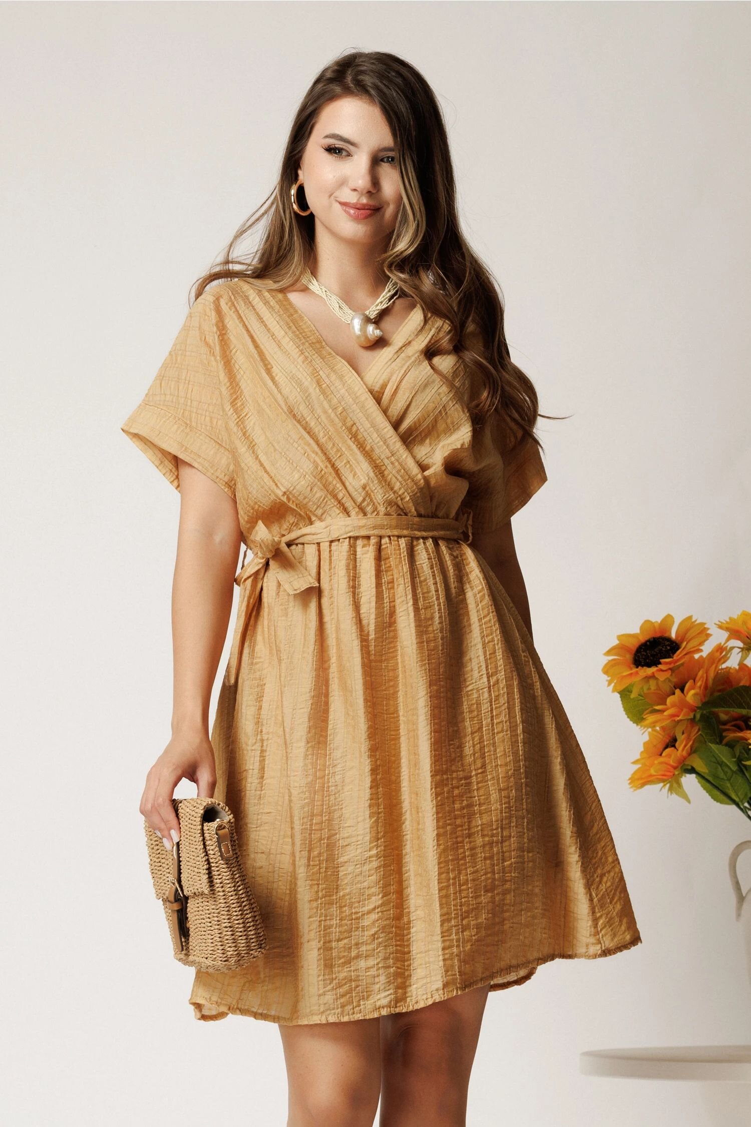  Rochie scurta bej din tencel in clos cu elastic si cordon in talie