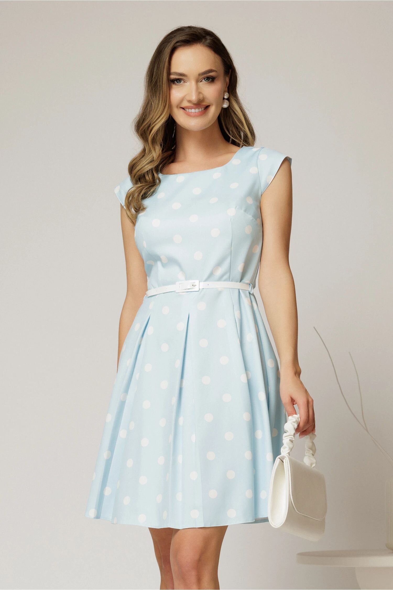  Rochie scurta bleu in clos cu buline si curtea in talie