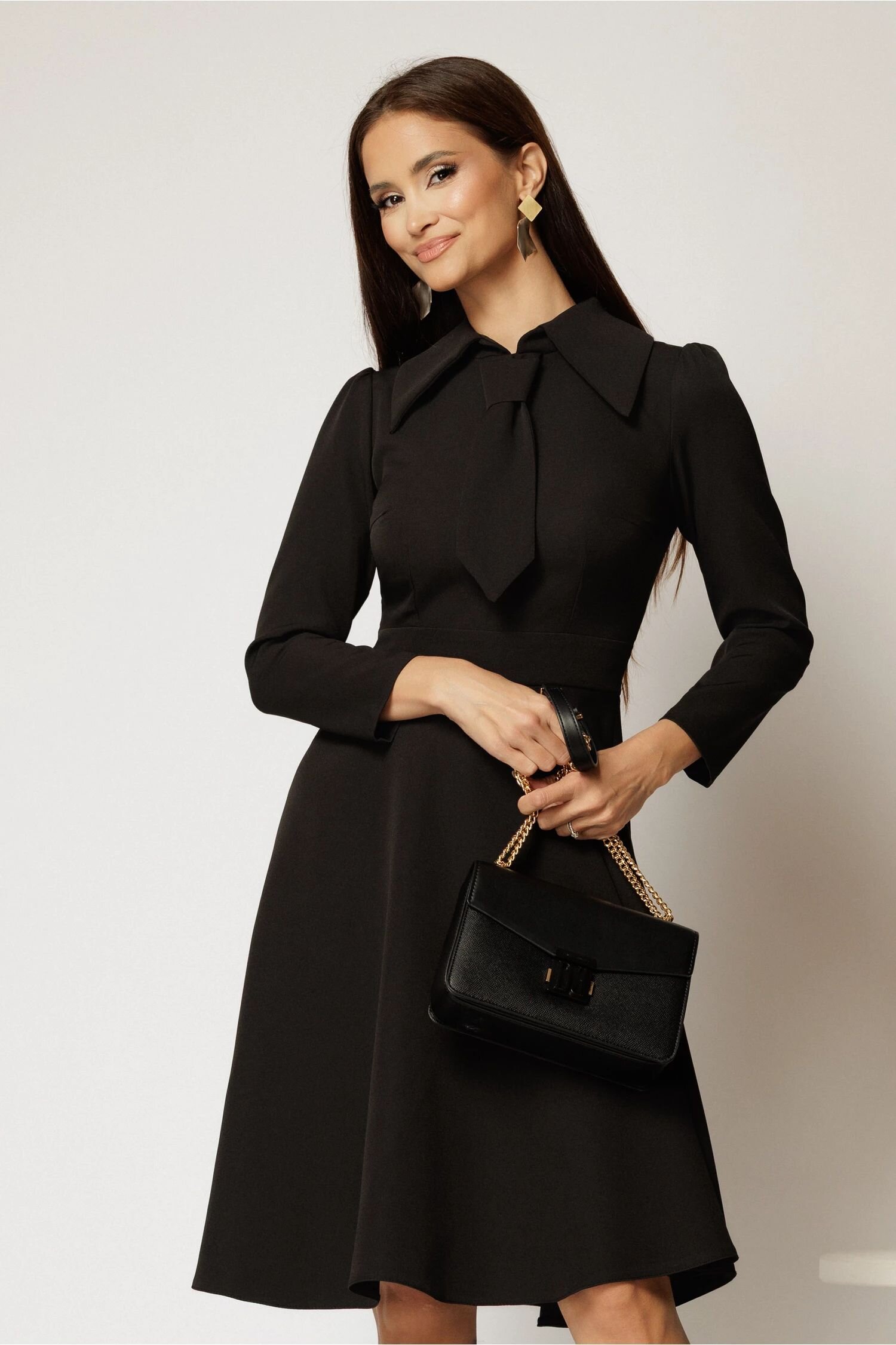  Rochie scurta neagra clos cu guler tip cravata