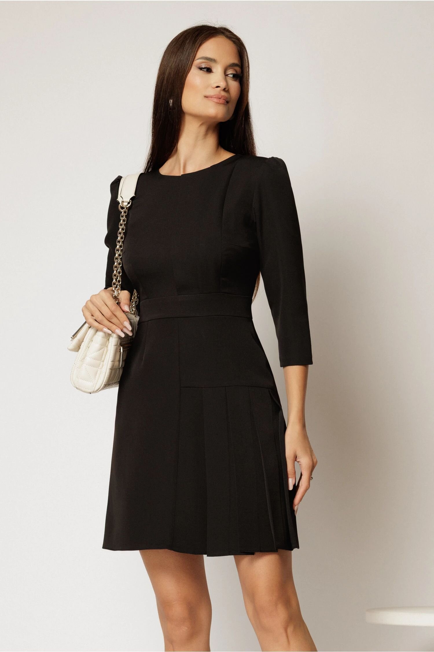  Rochie scurta neagra cu pliuri pe fusta si maneci trei sferturi