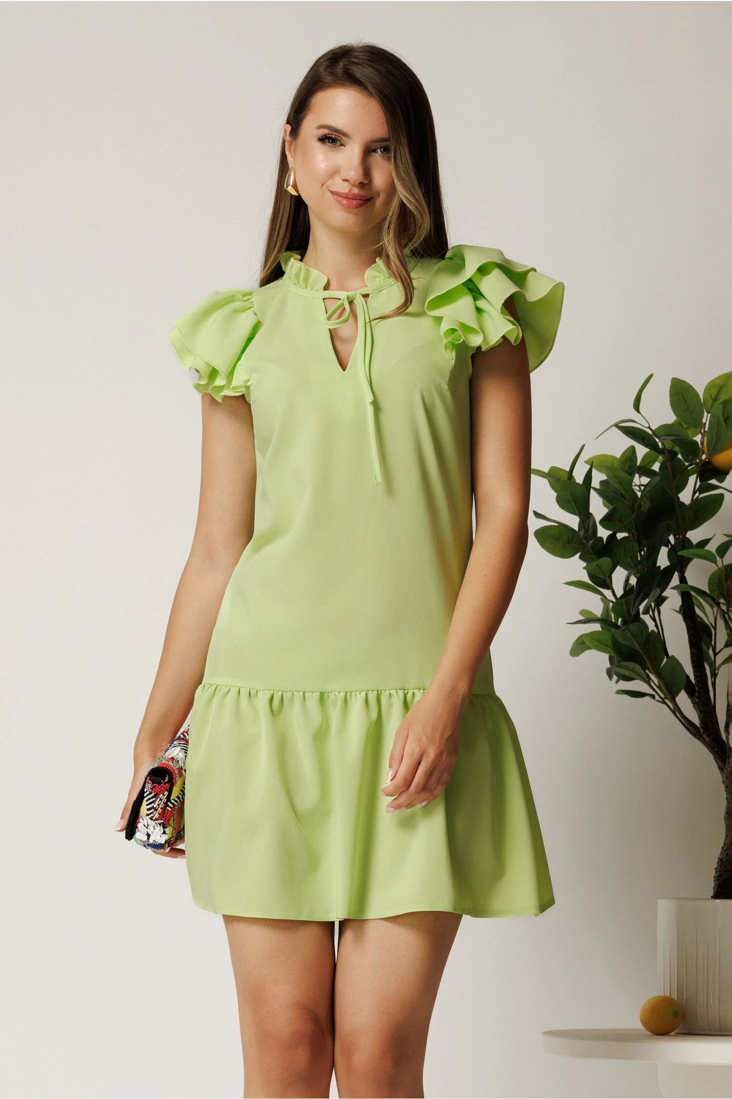  Rochie scurta verde lime din triplu voal cu croi cambrat si volan la baza