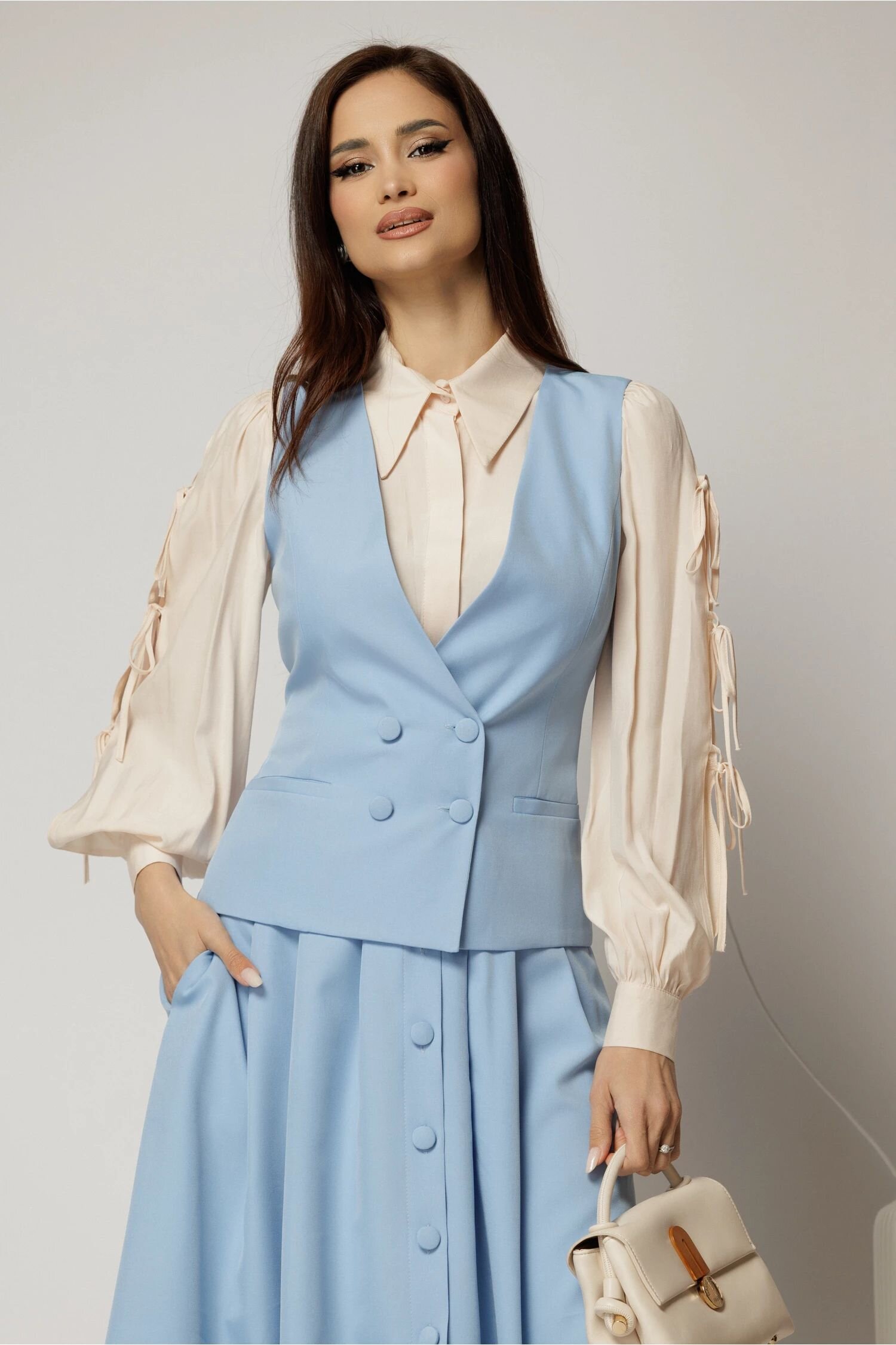  Vesta DY Fashion bleu cambrata cu decolteu si inchidere la doi nasturi