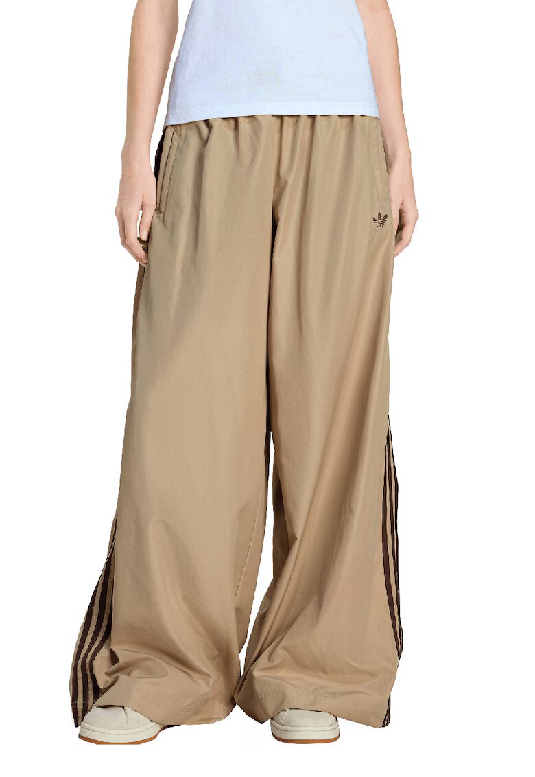 adidas Originals Pantaloni de trening cu croiala ampla si snur de ajustare in talie - Maro camel