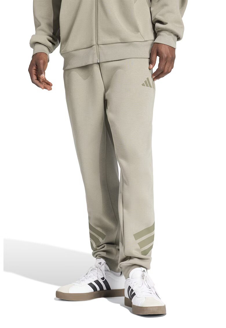 adidas Sportswear Pantaloni de trening din amestec de bumbac cu logo - Kaki