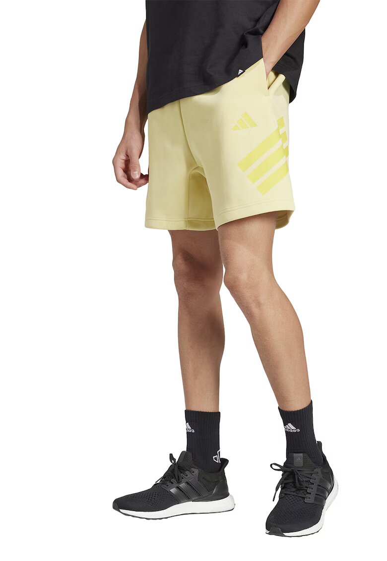adidas Sportswear Pantaloni scurti relaxed fit din amestec de bumbac - Galben deschis