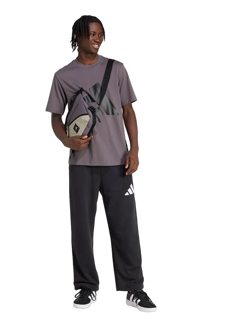 adidas Sportswear Tricou cu decolteu la baza gatului si imprimeu logo - Negru/Violet prafuit