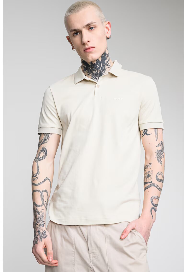BOSS Tricou polo regular fit cu detaliu logo discret Pio - Bej deschis