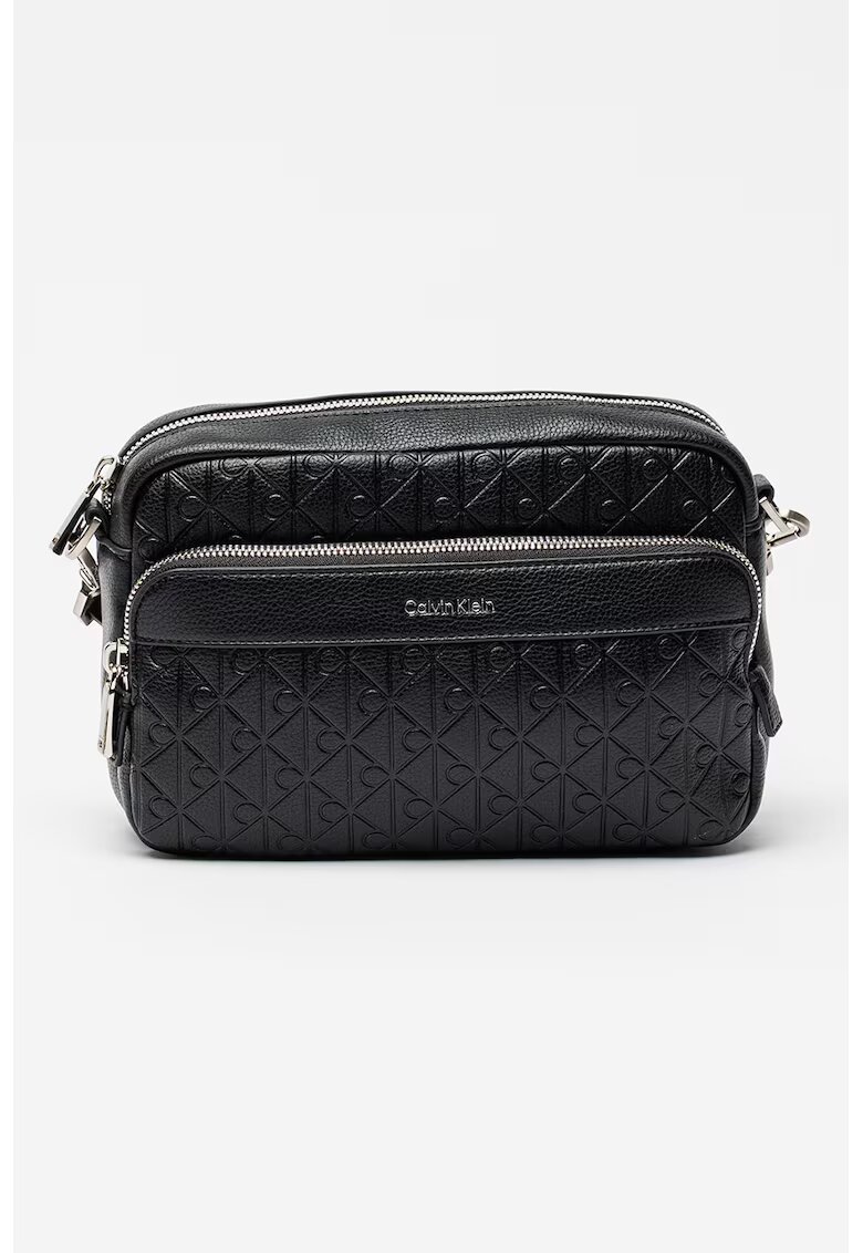 Calvin Klein Geanta crossbody in relief Emblem - Negru