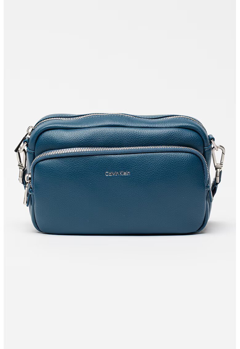 Calvin Klein Geanta de piele ecologica Raised Camera - Albastru petrol