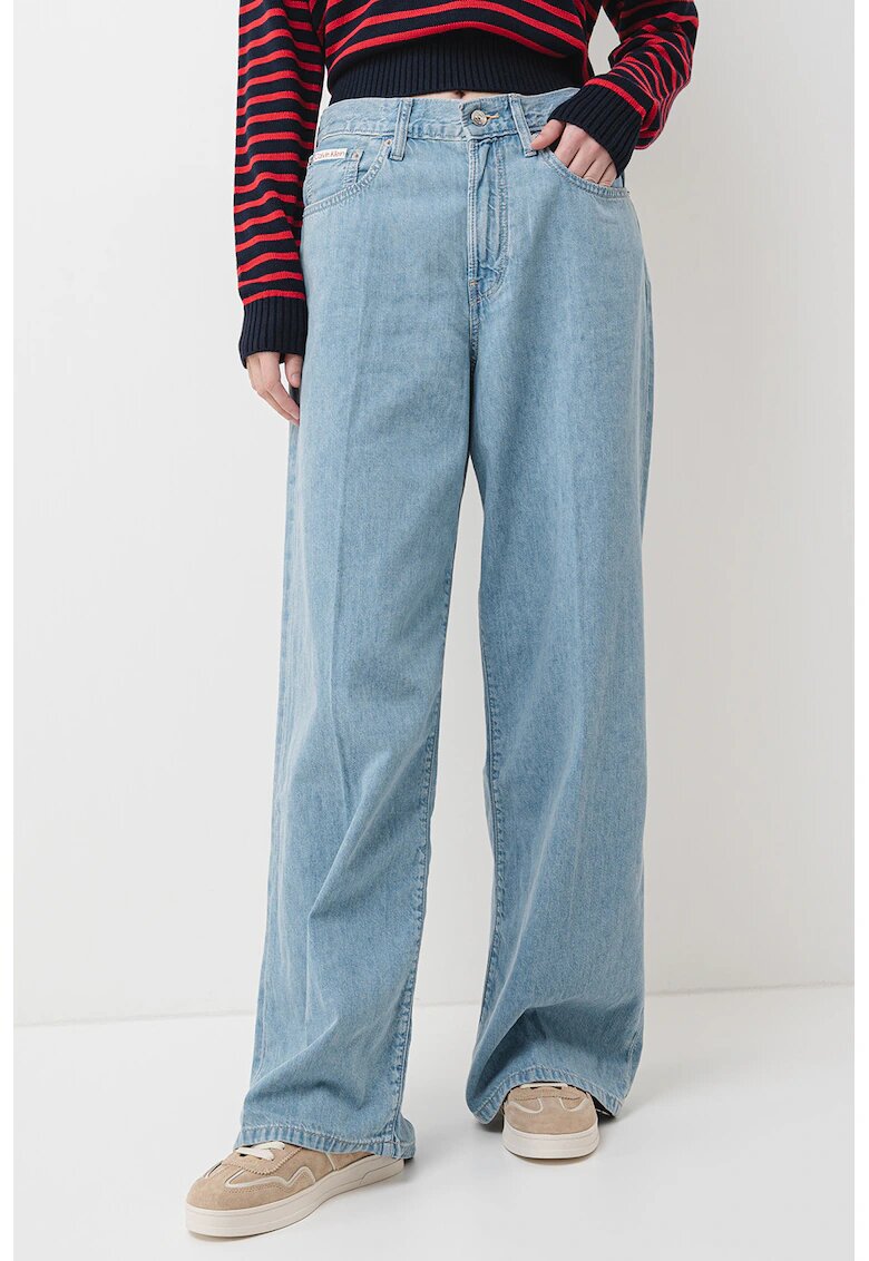 Calvin Klein Jeans Blugi din amestec de in cu croiala ampla - Albastru deschis