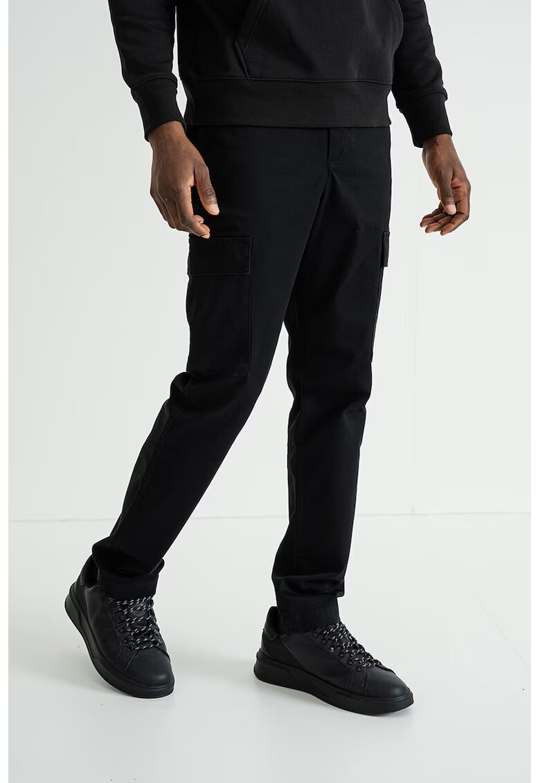 Calvin Klein Pantaloni cargo slim fit - Negru