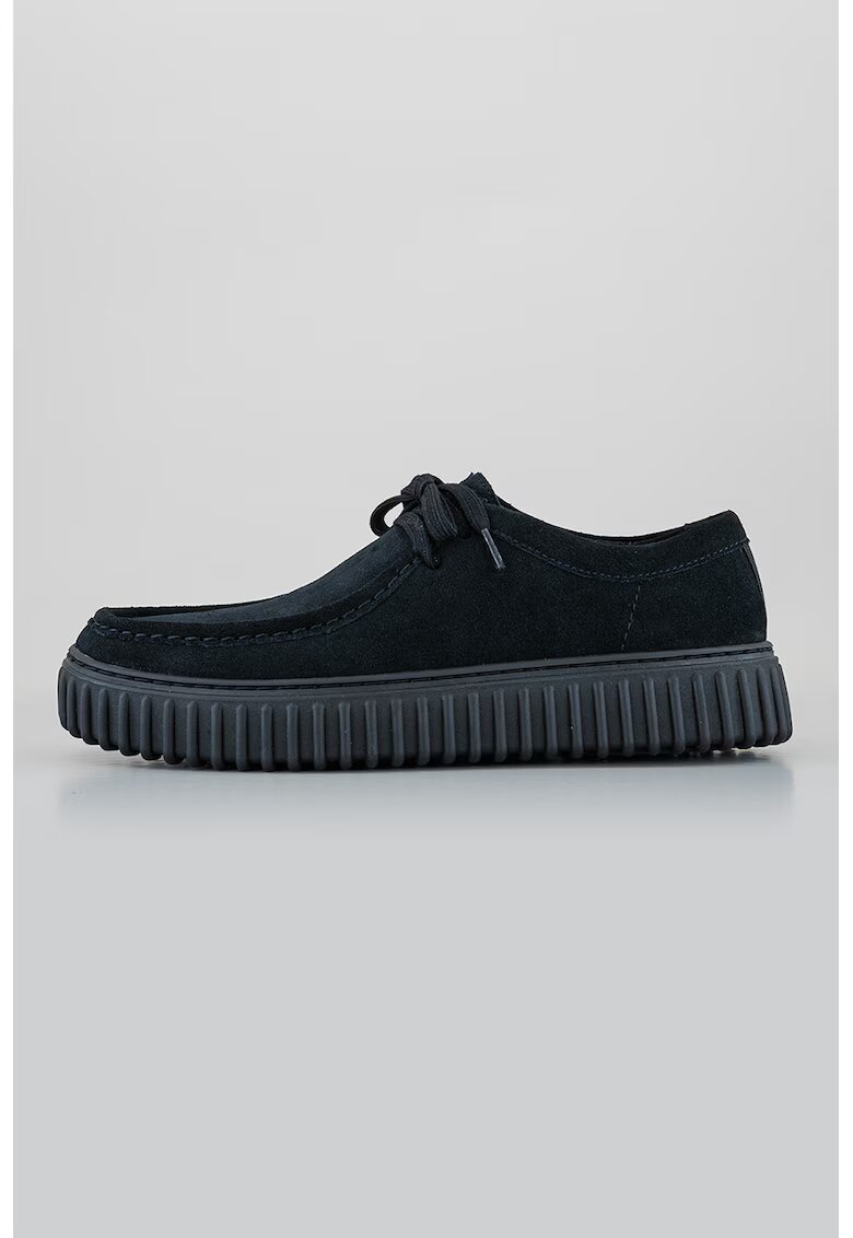 Clarks Pantofi chukka de piele intoarsa cu talpa cu aspect striat Torhill - Negru