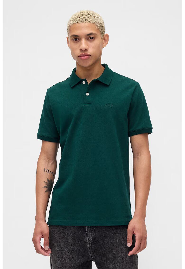 Gap Tricou polo cu logo discret - Verde padure