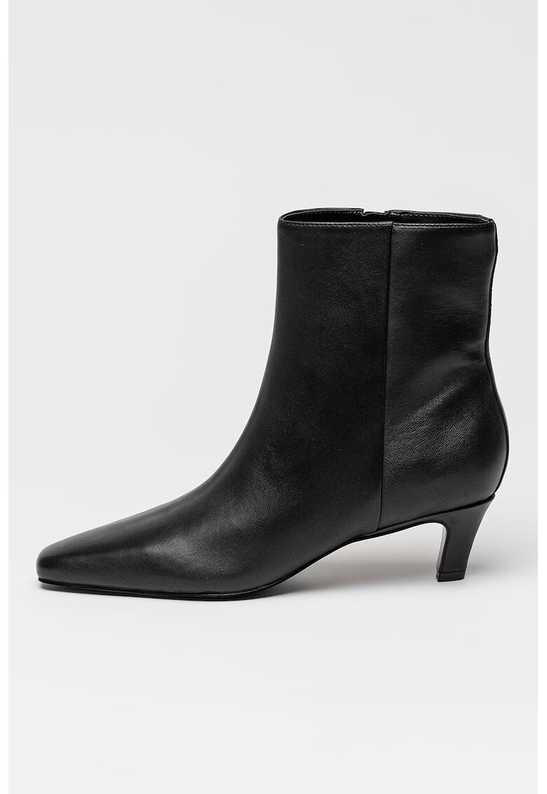 Guess Botine de piele cu varf migdalat - Negru