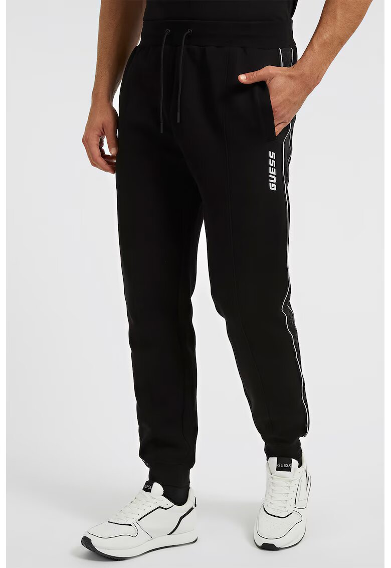 Guess Pantaloni de trening cu monograma laterala - Negru