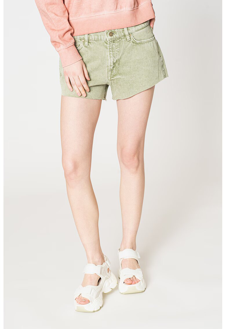 Guess Pantaloni scurti de denim cu terminatii franjurate - Verde sparanghel