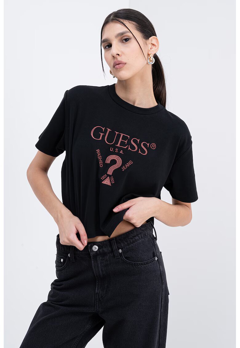 Guess Tricou crop cu logo brodat - Maro inchis/Negru