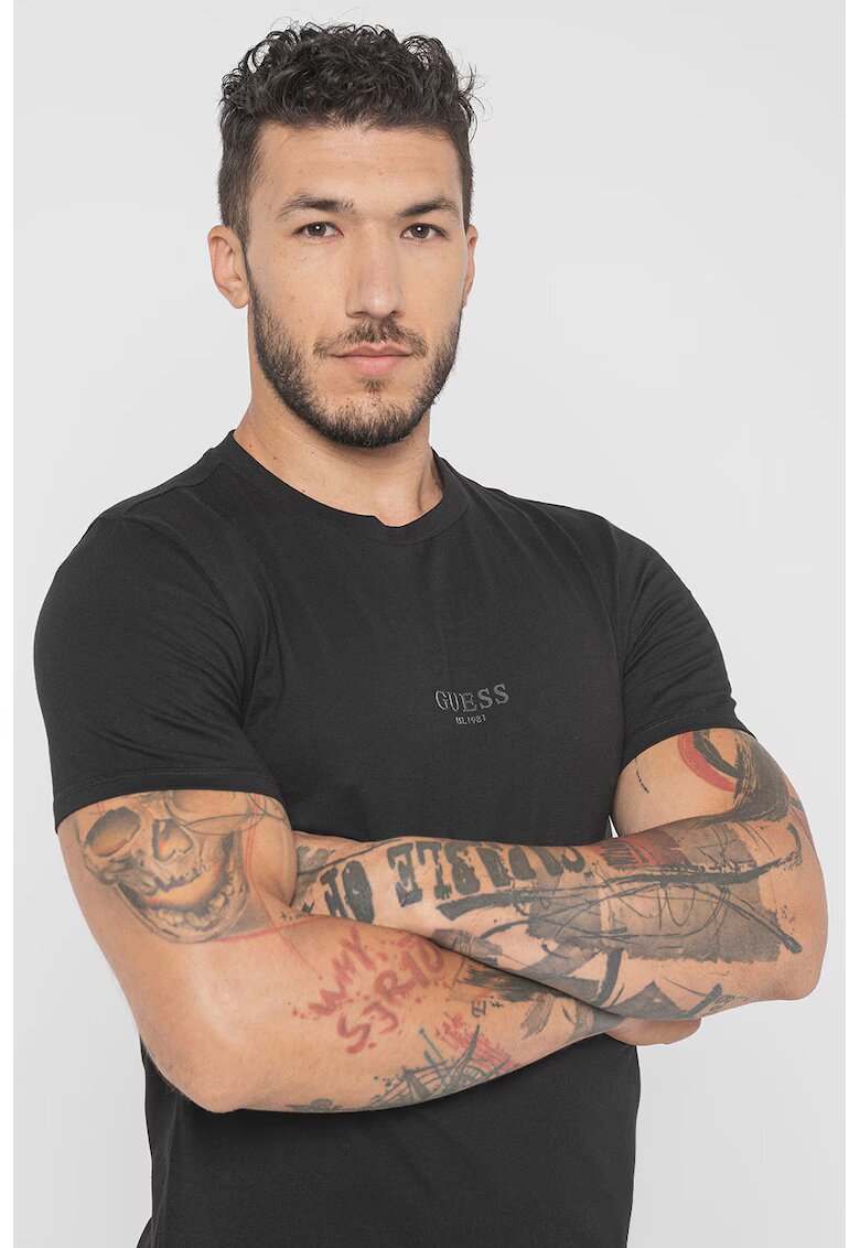 Guess Tricou slim fit cu decolteu la baza gatului - Negru