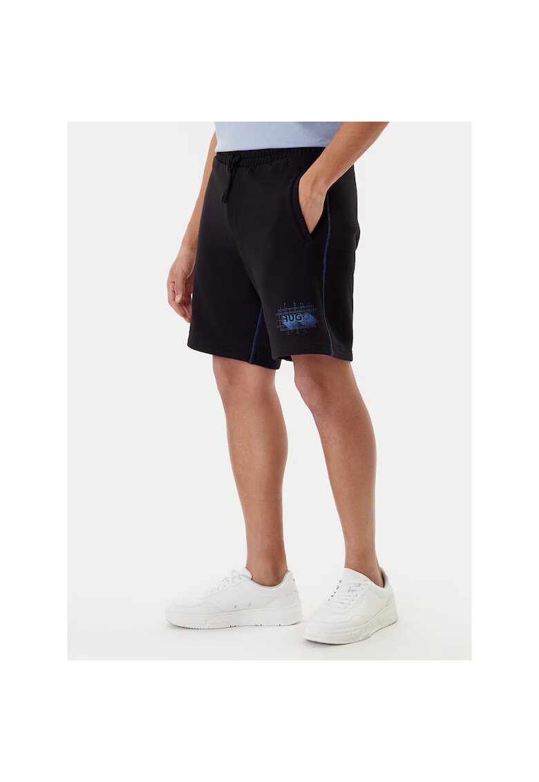 HUGO Pantaloni barbati negru - tip scurti - sport