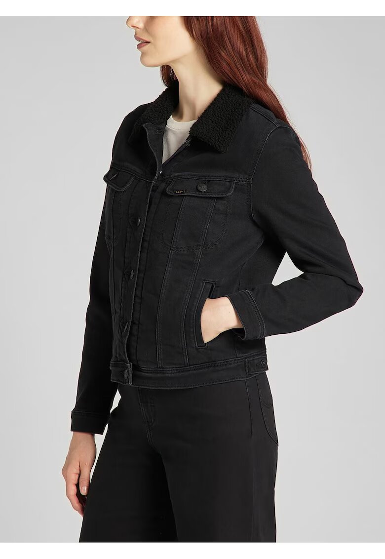 Lee Jacheta De Dama Din Denim - Sherpa Rider - Croi: Regular Fit - Inchidere: Nasturi - Numar De Buzunare: 4 - Compozitie Material: 85% Bumbac - 14% Poliester - 1% Elastan - XS - Negru - 1 Bucata