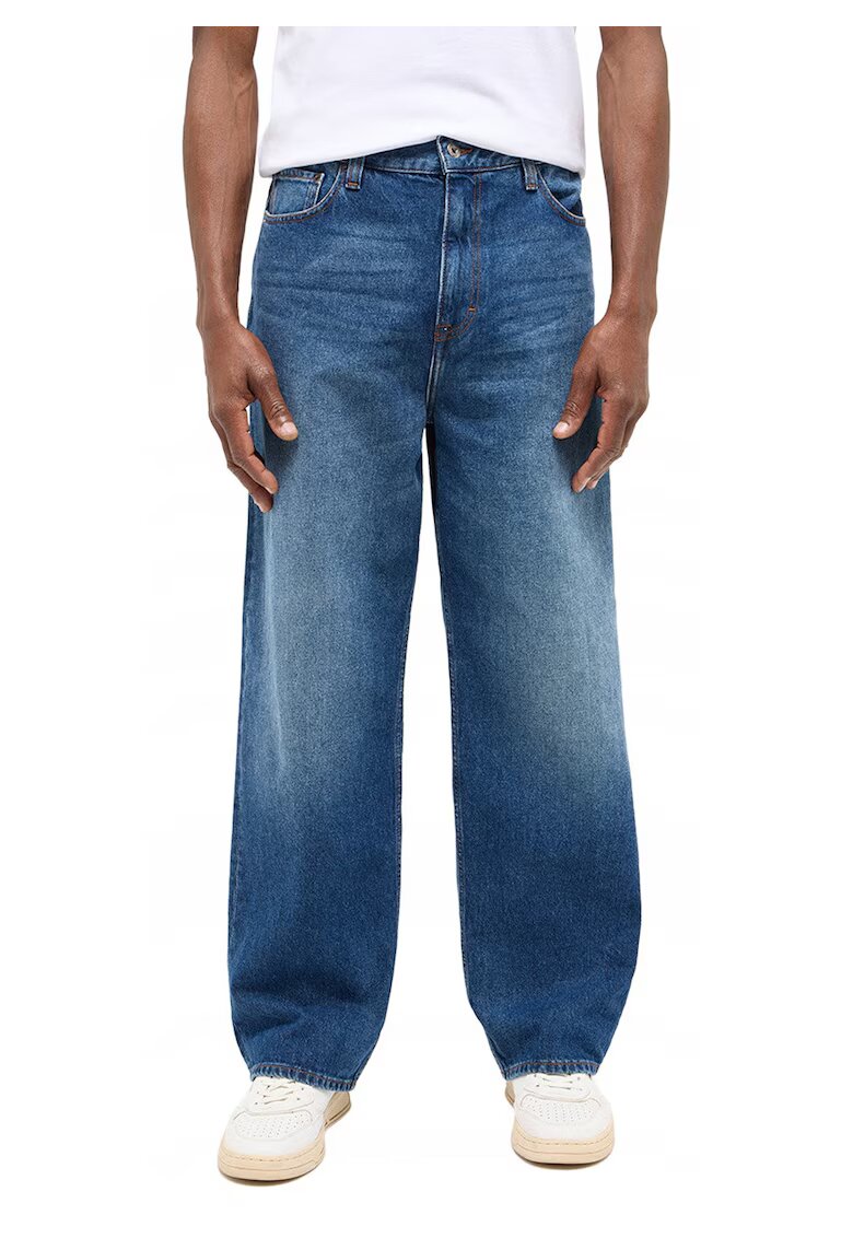 Mustang Blugi Barbati - Vermont - Loose Fit - Talie Joasa - Fermoar - Lungi - 5 Buzunare - Bumbac - Elastan - W32-L32 US - Albastru