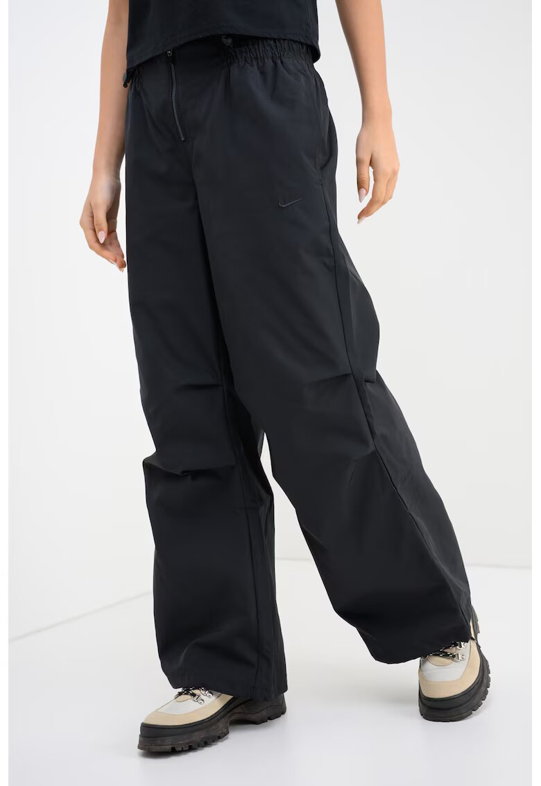 Nike Pantaloni de trening cu croiala lejera si buzunare laterale - Negru