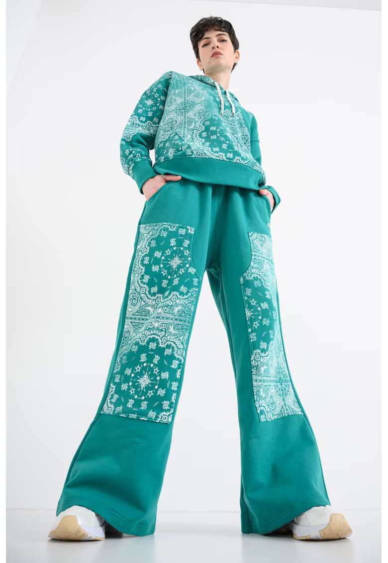 Puma Pantaloni de trening cu croiala ampla si model Shooting Stars - Alb/Verde