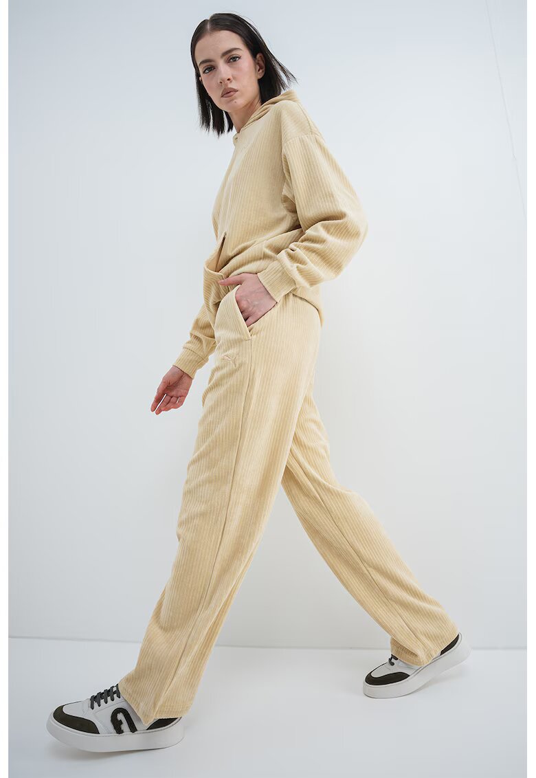 Puma Pantaloni din reiat cu logo ESS ELEVATED - Galben pai