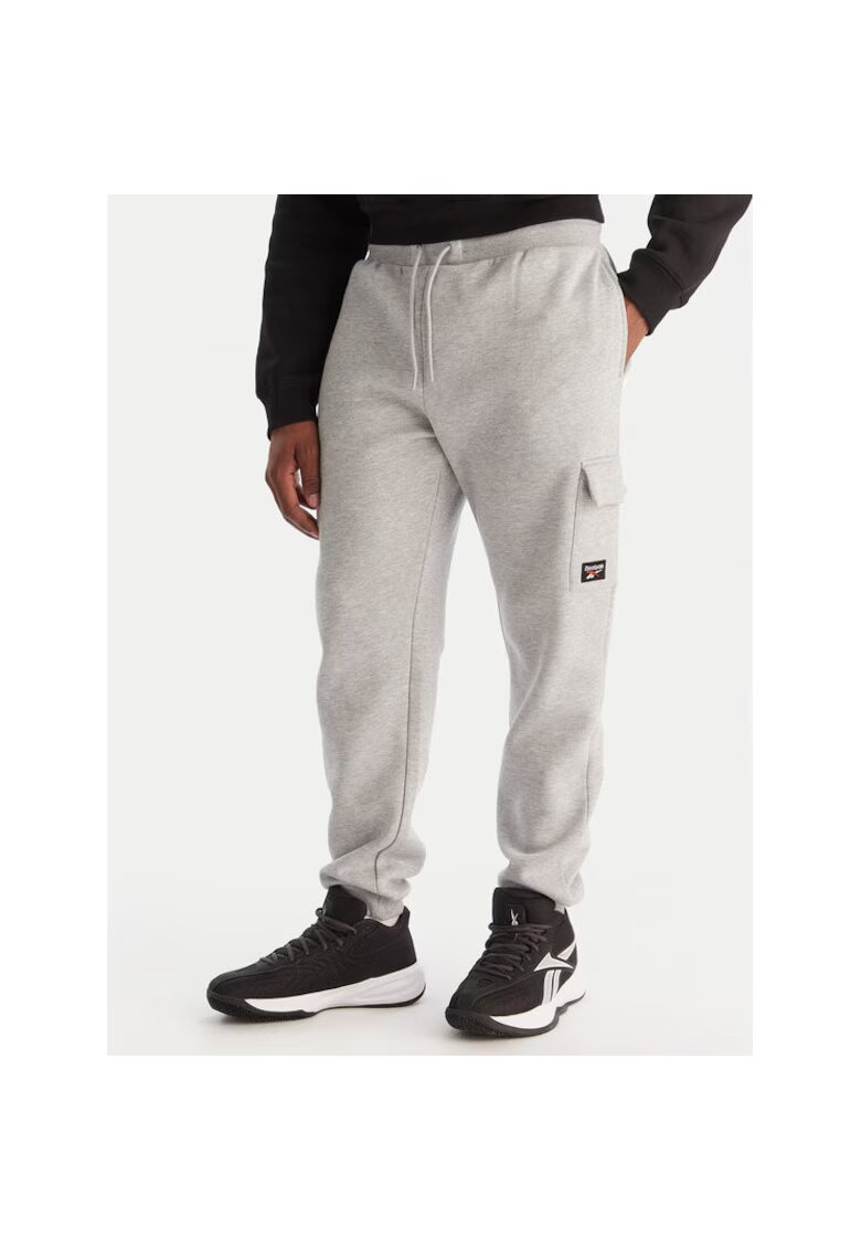 Reebok Pantaloni sport barbati gri - de trening