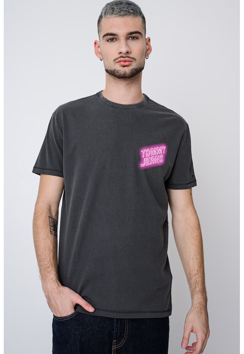 Tommy Jeans Tricou regular fit de bumbac cu decolteu la baza gatului - Gri