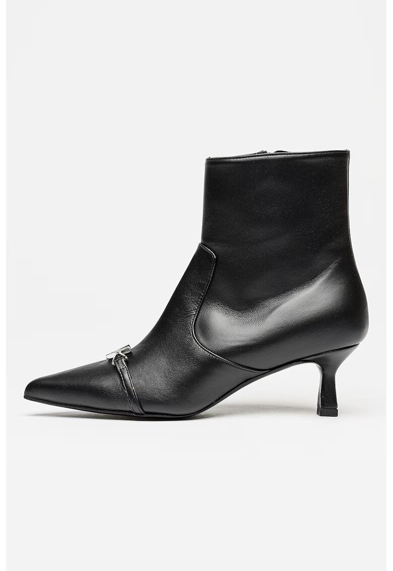 Valentino Botine de piele cu varf ascutit - Negru