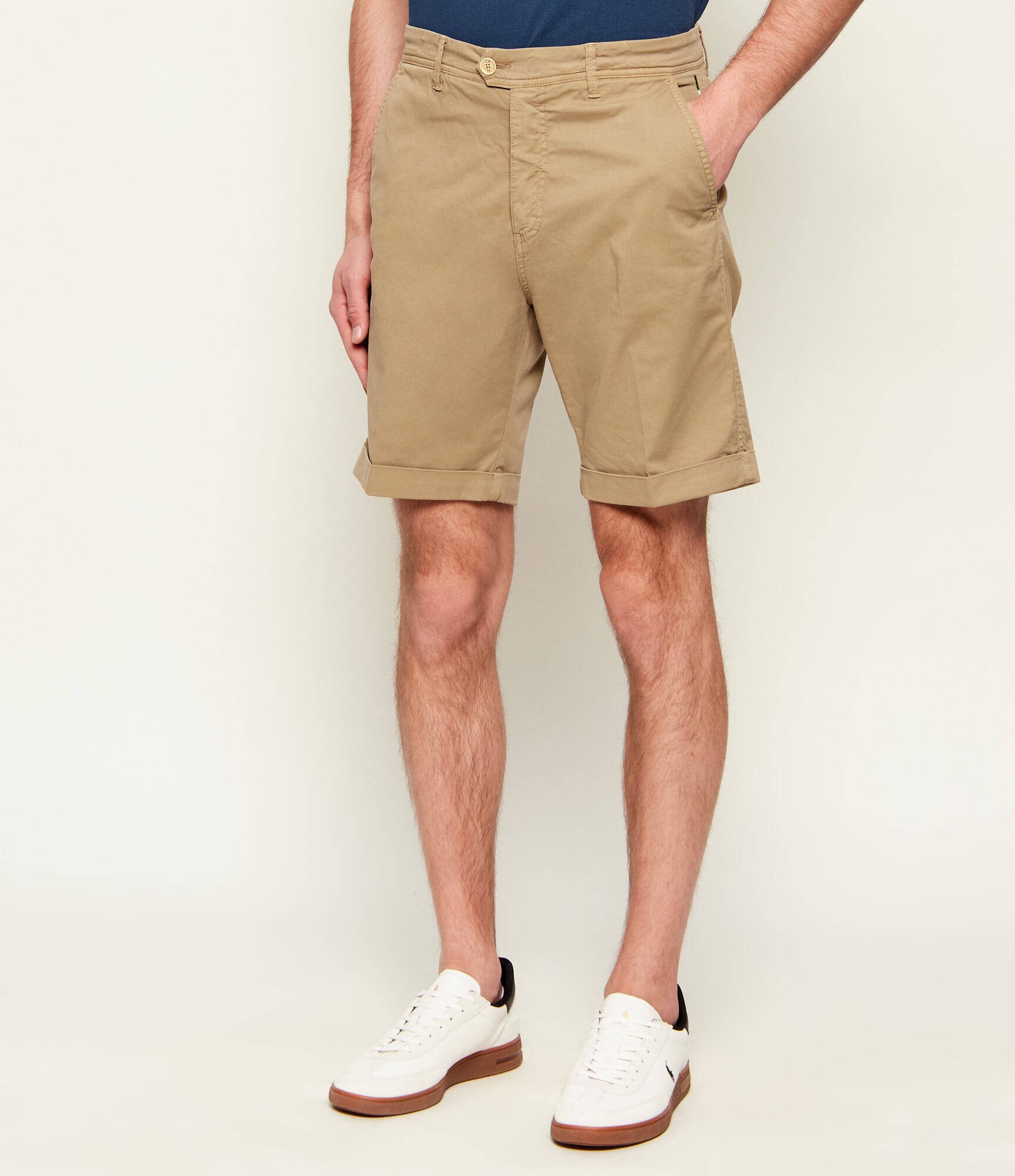 Aeronautica Militare Pantaloni scurți chino | regular fit