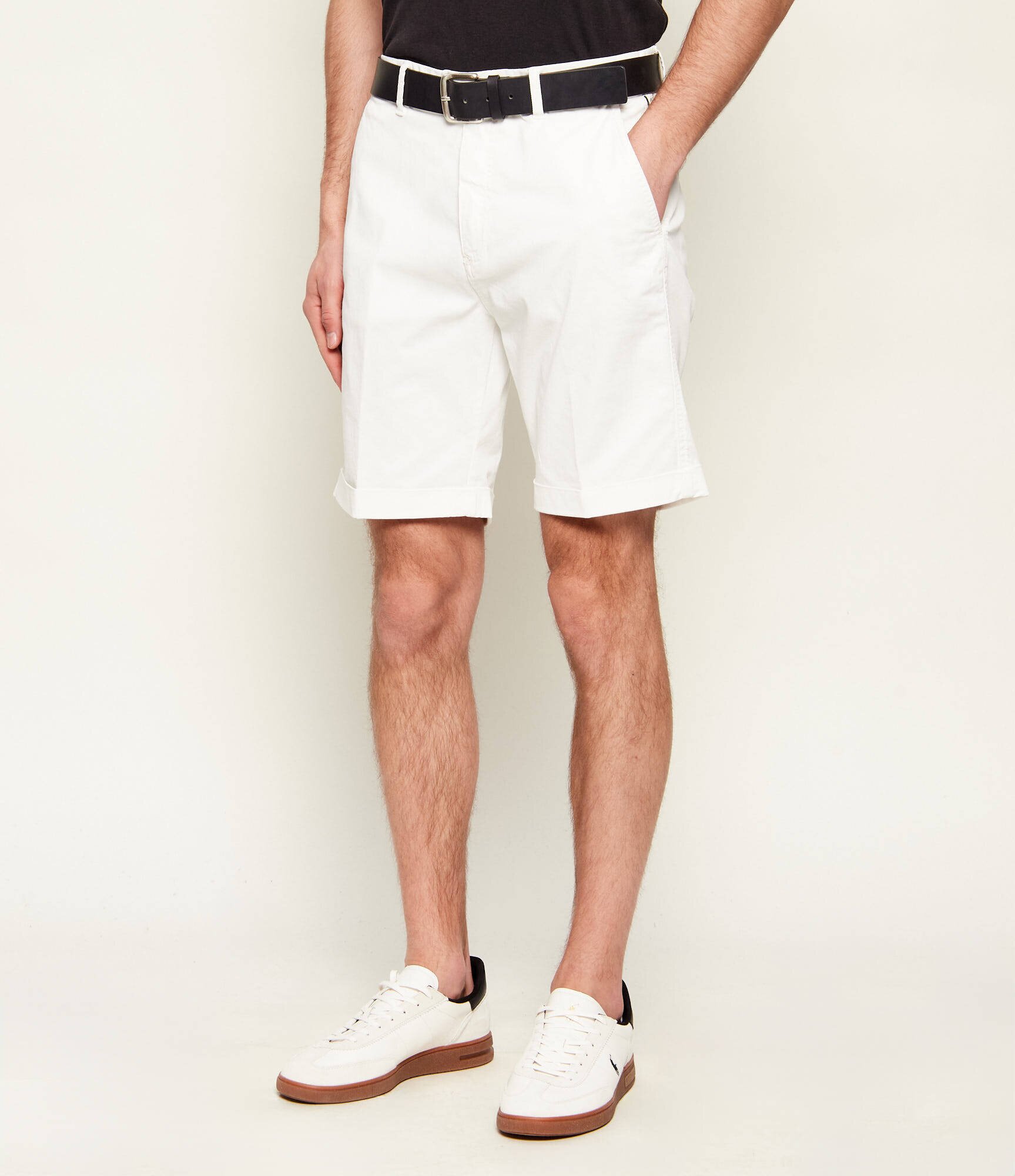 Aeronautica Militare Pantaloni scurți chino | regular fit