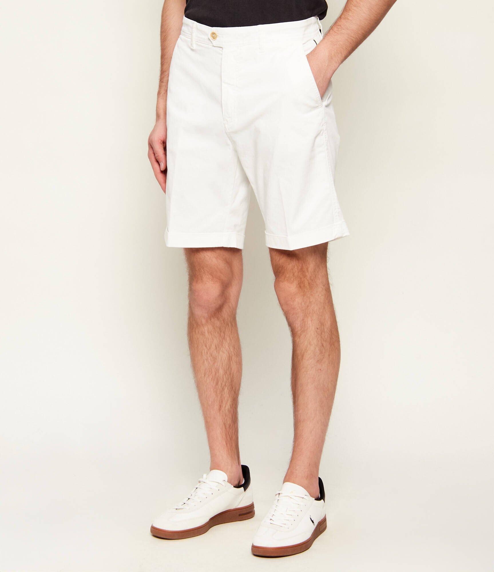 Aeronautica Militare Pantaloni scurți chino | regular fit